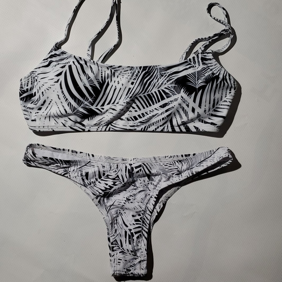 Palm Tree Leaves Printed Design Bikini - Picture 5 of 9